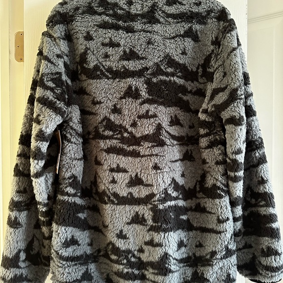 Women’s size medium sherpa pull over - Picture 4 of 5